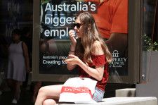 　５月７日、オーストラリア統計局が発表した第１・四半期の実質小売売上高は前期比０．４％減少し、市場予想の０．２％減よりも大幅な落ち込みとなった。写真はシドニーで２０１８年２月撮影（２０２４　ロイター／Daniel Munoz）
