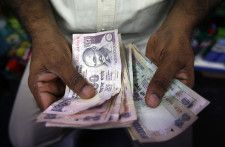 ５月８日、インド政府の首席経済顧問を務めるＶ・アナンサ・ナゲスワラン氏は、現時点でインフレにたちの悪い上振れは見られず、今年度（４─３月）の経済成長率は７％を超えるとの見方を示した。写真はムンバイで２０１３年８月撮影（２０２４年　ロイター／Vivek Prakash）