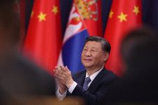 欧州歴訪中の中国の習近平国家主席（写真）は８日、セルビアを訪問しブチッチ大統領と会談した。ベオグラードで撮影（２０２４年　ロイター/Marko Djurica）
