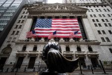 米国株式市場は、支援的な金融政策への期待からダウ工業株３０種が６連騰した。２０２０年４月撮影（２０２４年　ロイター/Jeenah Moon）