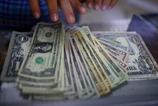 ニューヨーク外為市場では、ドルが大半の通貨に対し下落した。２０２３年７月撮影（２０２４年　ロイター/Jose Luis Gonzalez）