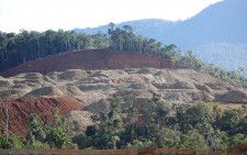５月１０日、フィリピンのマリア・アントニア・ユロ・ロイザガ環境相はニッケルを中心に国内鉱山事業の協力で米国や中国など多数の国が関心を示していると明らかにした。写真は同国北部のニッケル鉱山。２０１７年２月撮影（２０２４年　ロイター/Erik De Castro）