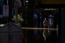 　５月１５日、ブラジル南部リオグランデドスル州で豪雨により発生した大規模洪水について専門家は、影響が収まるには数週間かかるとの見方を示している。同州ポルト・アレグレで撮影（２０２４年　ロイター/Diego Vara）