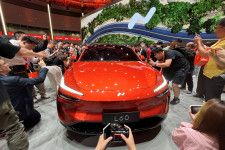 　中国の電気自動車（ＥＶ）メーカー、蔚来汽車（ＮＩＯ）は１５日、新たな低価格ブランド「楽道（オンボ）」初のモデル「Ｌ６０」ＳＵＶ（スポーツタイプ多目的車）を発表した。上海で撮影（２０２４年　ロイター／Zoey Zhang）