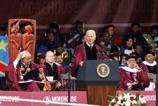 ５月１９日、バイデン米大統領は南部ジョージア州モアハウス大学の卒業式で演説し、パレスチナ自治区ガザを巡る学生の怒りに理解を示した＝写真（２０２４年　ロイター/Alyssa Pointer）