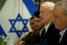 ５月１８日、  イスラエル戦時内閣に加わるガンツ前国防相（写真）はネタニヤフ首相に対し、イスラム組織ハマスとの戦闘が続くパレスチナ自治区ガザを巡り、戦後の統治計画を策定するよう要求した。テルアビブで２月代表撮影（２０２４年　ロイター）