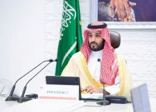 林芳正官房長官は２０日午前の会見で、サウジアラビアのムハンマド皇太子（写真）の訪日が延期になったと発表した。提供写真。リヤドで２０２０年１１月撮影（２０２４年　ロイター／BANDAR ALGALOUD/SAUDI ROYAL COURT）