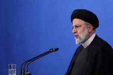 イラン大統領と外相が死亡、ヘリ墜落で　周辺諸国が弔意