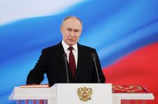 ５月２０日、ロシアのプーチン大統領は、テレビ放映された高官とのエネルギー関連会議で、国内ガス生産量が今年１─４月に８％増の２４６４億立方メートルになったと明らかにした。写真はモスクワで７日撮影。提供写真（２０２４年　ロイター／Sputnik/Vyacheslav Prokofyev）