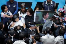台湾議会、改革巡り紛糾　野党案への抗議で数百人がデモ