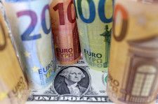 終盤のニューヨーク外為市場では、ドルが対ユーロで上昇した。２０２２年７月撮影（２０２４年　ロイター/Dado Ruvic）