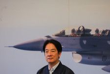 台湾の頼清徳総統は２８日、東部・花蓮の空軍基地を視察し、中国軍による先週の軍事演習の際に緊急発進（スクランブル）で対応した戦闘機のパイロットに感謝を表明した。写真は頼清徳総統。台湾・花蓮で２８日撮影（2024年 ロイター/Ann Wang）