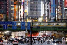 内閣府が２９日に発表した５月消費動向調査によると、消費者態度指数（２人以上の世帯・季節調整値）は、前月から２．１ポイント低下し３６．２となった。写真は２０２１年８月、東京で撮影（２０２４年　ロイター/Ivan Alvarado）