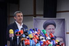 ６月２日、イラン国営テレビはアハマディネジャド元大統領（写真）が２８日に実施される大統領選への立候補を届け出たと報じた。　テヘランで同日撮影（２０２４年　ロイター/Majid Asgaripour/WANA）