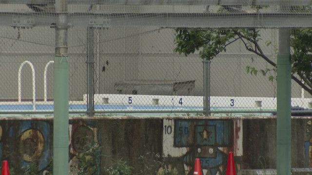 プールで授業を受けた児童が救急搬送　25人の児童が"手に湿疹としびれ""腹が痛む"など症状　23日にプール開きの小学校で