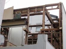 安全帯を使用させずに送検　解体工事現場の梁上６メートルからの墜落労災で　茨木労基署