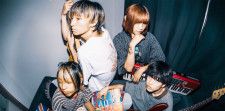 大阪発のピアノロックバンド・606号室、1st EP『幼き君がくれたもの』リリース
