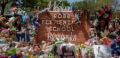 「なぜ校舎に入らなかった？」...米ロブ小学校銃乱射事件、遺族の悲しみと怒り