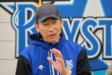 なぜ横浜DeNAの三浦監督は日本で前例のない革新的コーチ陣用で優勝に挑むのか…36歳と38歳の元アナリストが投打チーフコーチ