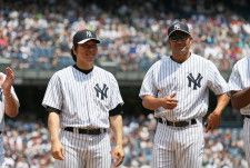 ヤンキース時代に松井秀喜氏の盟友だったジョニー・デイモン（右）が大谷の発言に疑問を投げかけた（写真：Thomas Anderson/アフロ）