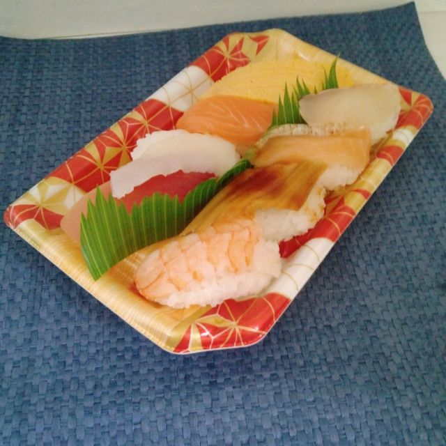 「冷蔵庫で冷やしたらシャリがかたい…」を防ぐ！「パック寿司」を最後までおいしく食べる“驚きの保存術”