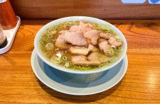 キラキラ輝くスープにたっぷりチャーシュー。浅草で正統派中華そば食べるなら『生田庵』