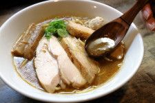 立川の鶏白湯ラーメンといえばココ！　『らーめん チキント』で“鶏づくし”の旨さを堪能