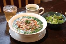 バリ島に魅せられたオーナーと東南アジア人スタッフが作る魅惑のアジア料理。 蒲田『アジアン大衆食堂 ワルンバリ』