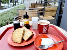 シンガポールのソウルフード、カヤトーストとは？ 有楽町『Ya Kun Kaya Toast』で本場の朝食を