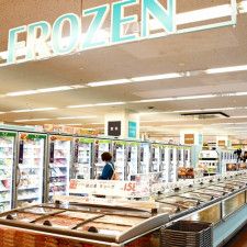 売り場面積や品数を増強した冷凍食品コーナー＝松江市東朝日町、イオン松江ショッピングセンター
