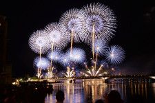 松江水郷祭で打ち上げられた花火＝２０２３年８月