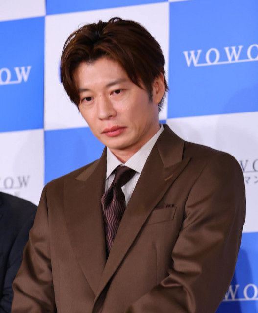 田中圭が不倫疑惑報道から約2カ月ぶりに初めて報道陣の前へ　「プライベートな場所で会ってまして…」という三谷幸喜氏に救われた！？　主演ドラマで会見