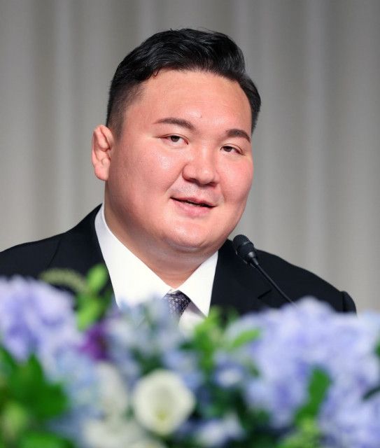 元朝青龍「69代がママ連れてわざわざ来てくれました。横綱ありがとう」