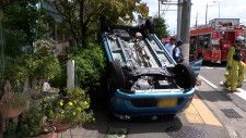 「ドスーンとかなりの音だった」乗用車と軽乗用車の事故で軽乗用車横転　3人けが＝静岡・駿河区