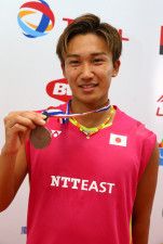 2015年の世界選手権で日本男子初のメダル（銅）を獲得。茶髪や派手なネックレスといった見た目も含めて大きな話題に
