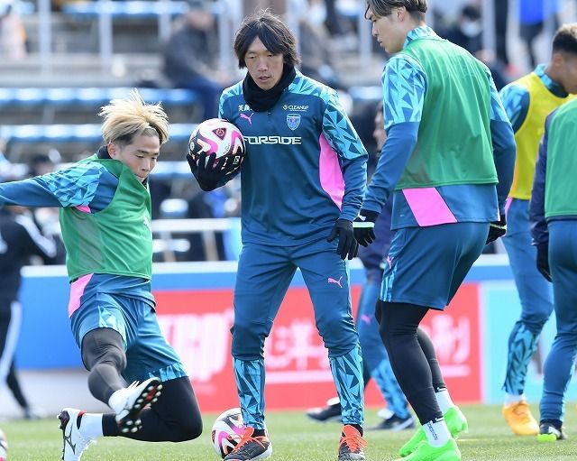 「カズさんだったら絶対にありえない」横浜FCをもっと強い集団に。中村俊輔が重視する「良いプレーをしなかったら、恥ずかしいみたいな雰囲気」