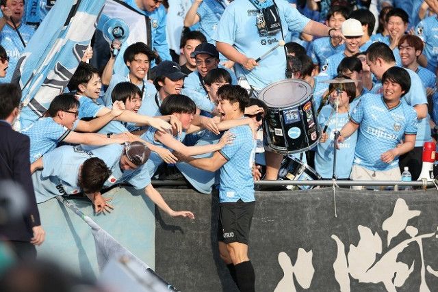 FC東京戦で川崎FW山田新がゴール後に初めて“Gゾーン”へ走ったワケ。アカデミーの後輩・山内日向汰からのアシストにも感慨深さ
