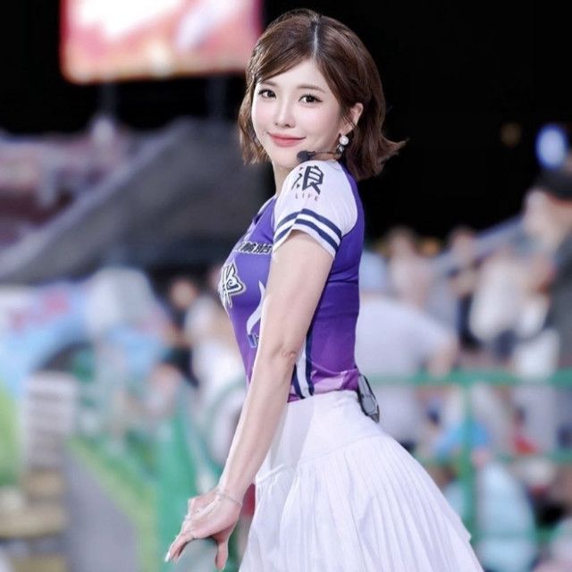 「超ナイスバディ！」台湾人気チアが公開した“真っ赤なビキニショット”にファンぞっこん！「筋肉すごな」「めちゃくちゃ綺麗」