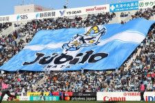 磐田がJリーグ昇格30周年を記念して限定ユニホームを発表した。（C)SOCCER DIGEST