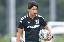 U-20日本代表の内田コーチが、選手との関係性ついて語った。写真：金子拓弥（サッカーダイジェスト写真部）