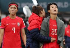 韓国はシム・ソヨン（左）が挙げた先制点を守りきれなかった。(C)Getty Images