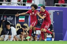 カタールがアフィフ（左）のゴールなどでイランとの打ち合いを制し、決勝進出を決めた。写真：梅月智史（サッカーダイジェスト写真部）