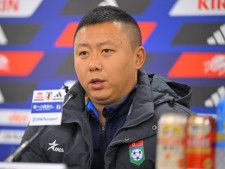 パリ五輪出場を懸けた日本との第２戦に臨む北朝鮮のリ・ユイル監督。写真：金子拓弥（サッカーダイジェスト写真部）