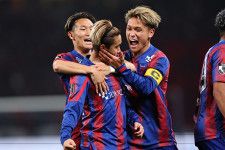 荒木と松木のゴールで浦和に逆転勝利を収めたFC東京。写真：梅月智史（サッカーダイジェスト写真部）