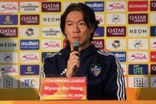 横浜とのACL準決勝第２戦に向け、前日会見に臨んだホン・ミョンボ監督。（C）SOCCER DIGEST