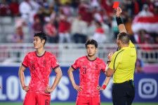 韓国は70分にイ・ヨンジュン（６番）が退場に。数的不利でも必死に追いすがったが、PK戦で力尽きた。(C)AFC U23 Asian Cup 2024