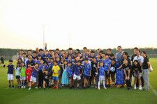 U-23日本代表とカタールの日本人学校の子どもたちが交流した。写真：金子拓弥（サッカーダイジェスト写真部）
