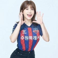 「女神じゃないか！」韓国サッカー界に舞い降りた台湾超人気チアが本拠地デビューで“可愛すぎる”と話題沸騰！「オーラがある」