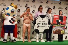Jリーグキング、とにかく明るい安村さん、ラモス瑠偉さん、ワッキーさん、朝日奈央さん [写真]=三島大輔