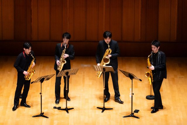 The Rev Saxophone Quartet、10周年の渋みと煌めき〜クラシックやジャズのスタンダードナンバーから世界初演まで、未来へ続く記念ツアーをレポート
